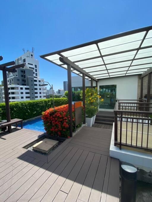 Delightful Condo In Central Location At Sukhumvit 49 Bangkok Bagian luar foto