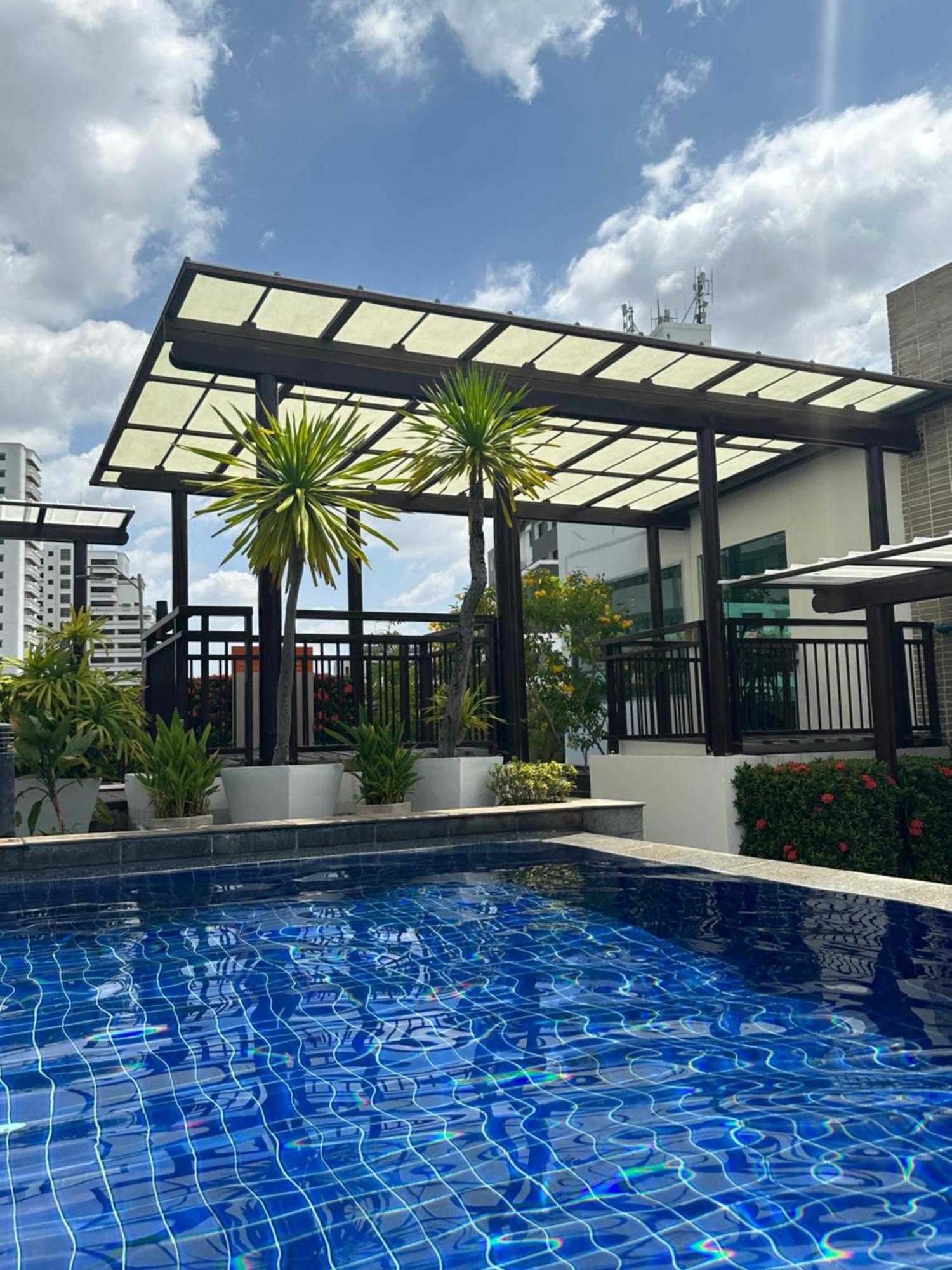 Delightful Condo In Central Location At Sukhumvit 49 Bangkok Bagian luar foto